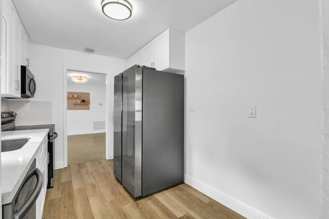 Building Photo - 702 Sunset Dr