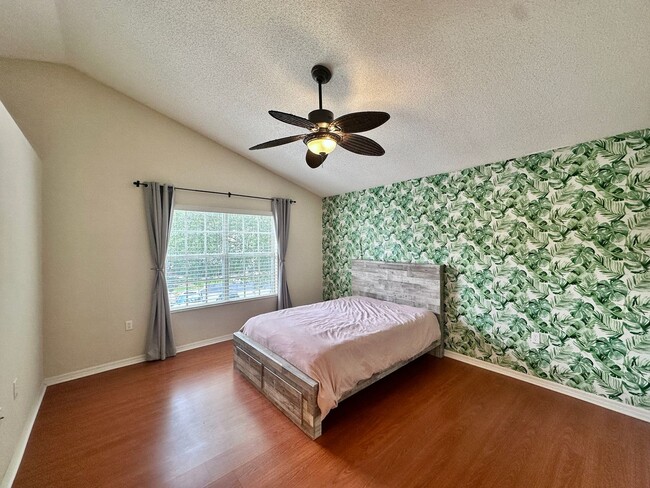 Building Photo - Charming 1-Bedroom Loft-Style Condo in The...