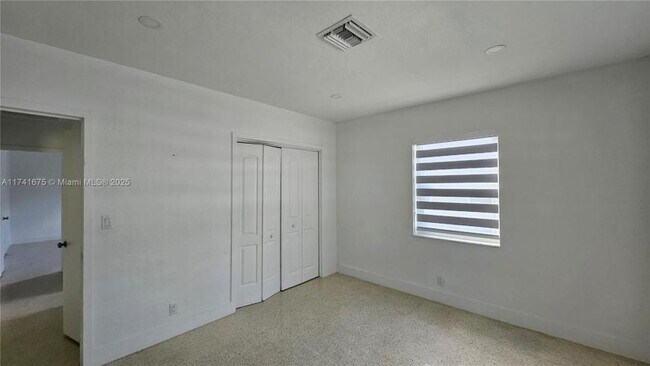 Building Photo - 3 bedroom in Hollywood FL 33020