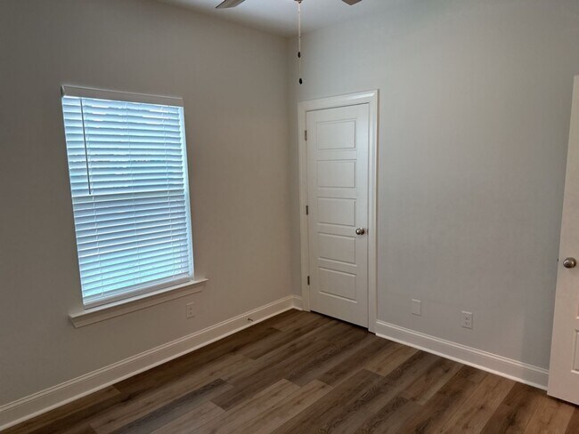 Building Photo - 20 Owens Rd