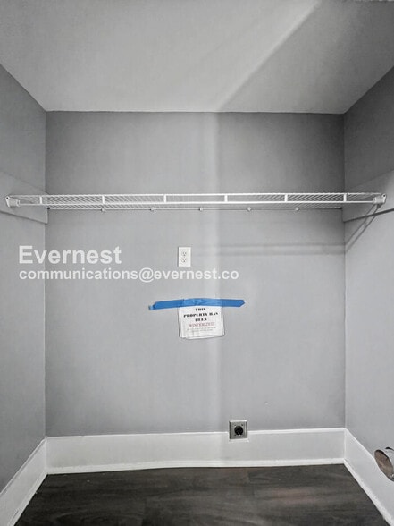 Building Photo - 749 Bey St