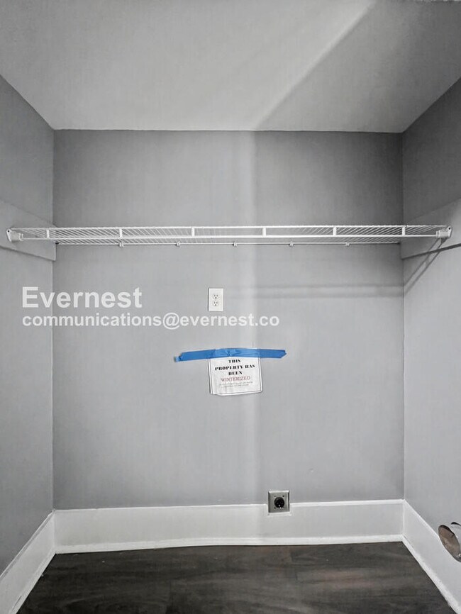 Building Photo - 749 Bey St