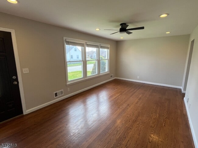 Building Photo - 76 Liberty St