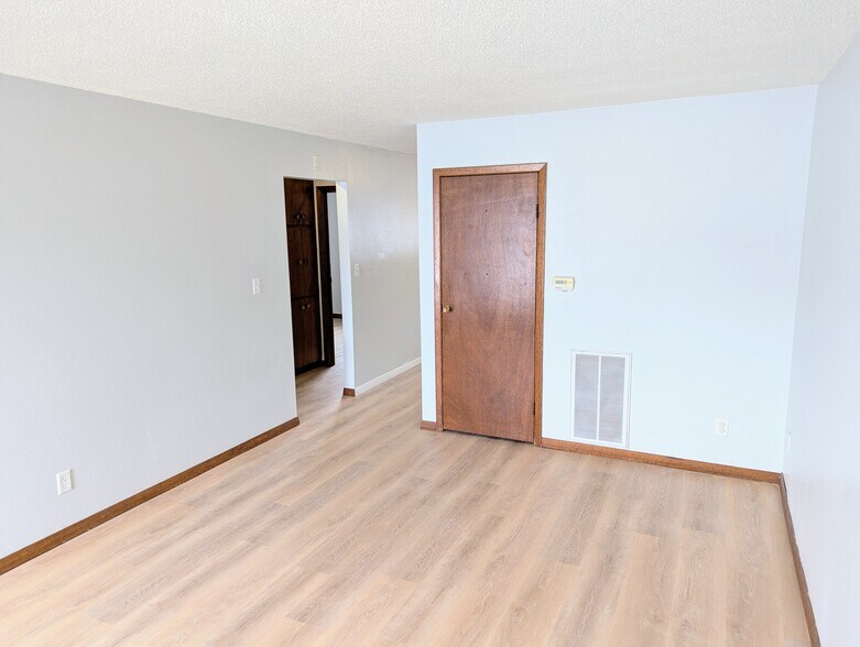 Building Photo - 182 3rd Ave