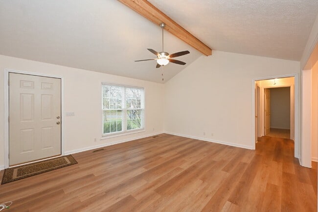 Building Photo - Car-free convenience! Modern 3 Bed Home Minutes from Downtown Gallatin