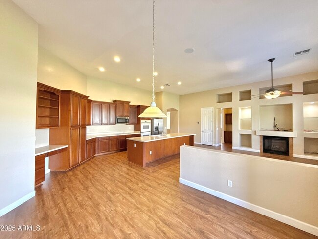 Building Photo - 12816 W Vista Paseo Dr