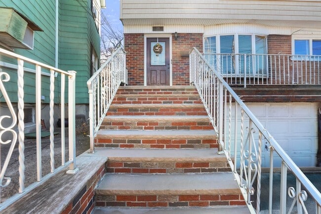 Building Photo - 576 Ave E