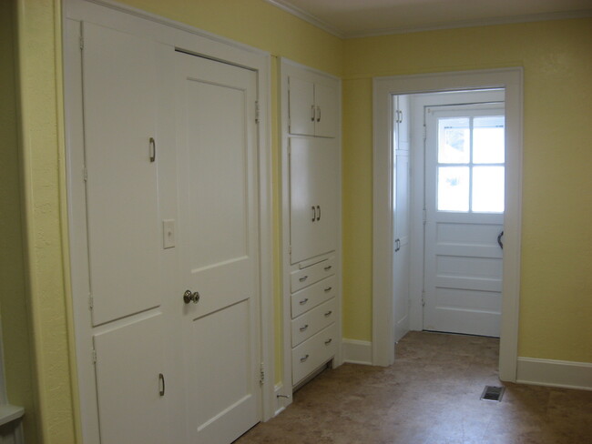 Kitchen - 1108 S Cedar St