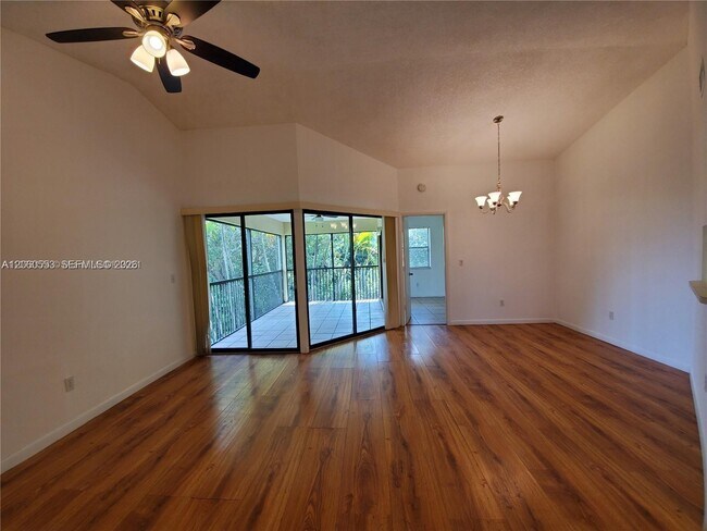 Building Photo - 805 N Franklin Ave