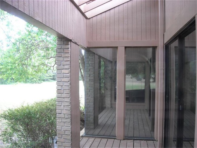 Building Photo - 12 Hallmark Dr
