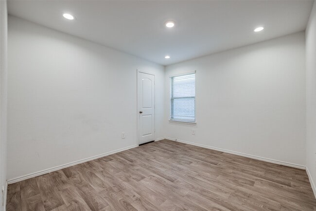 Building Photo - 20818 Marigold Meadows St