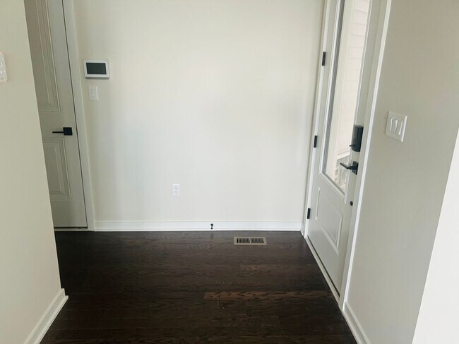 Building Photo - 406 Hartnup St