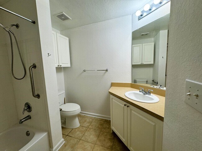 Building Photo - 420 S Villa San Marco Dr