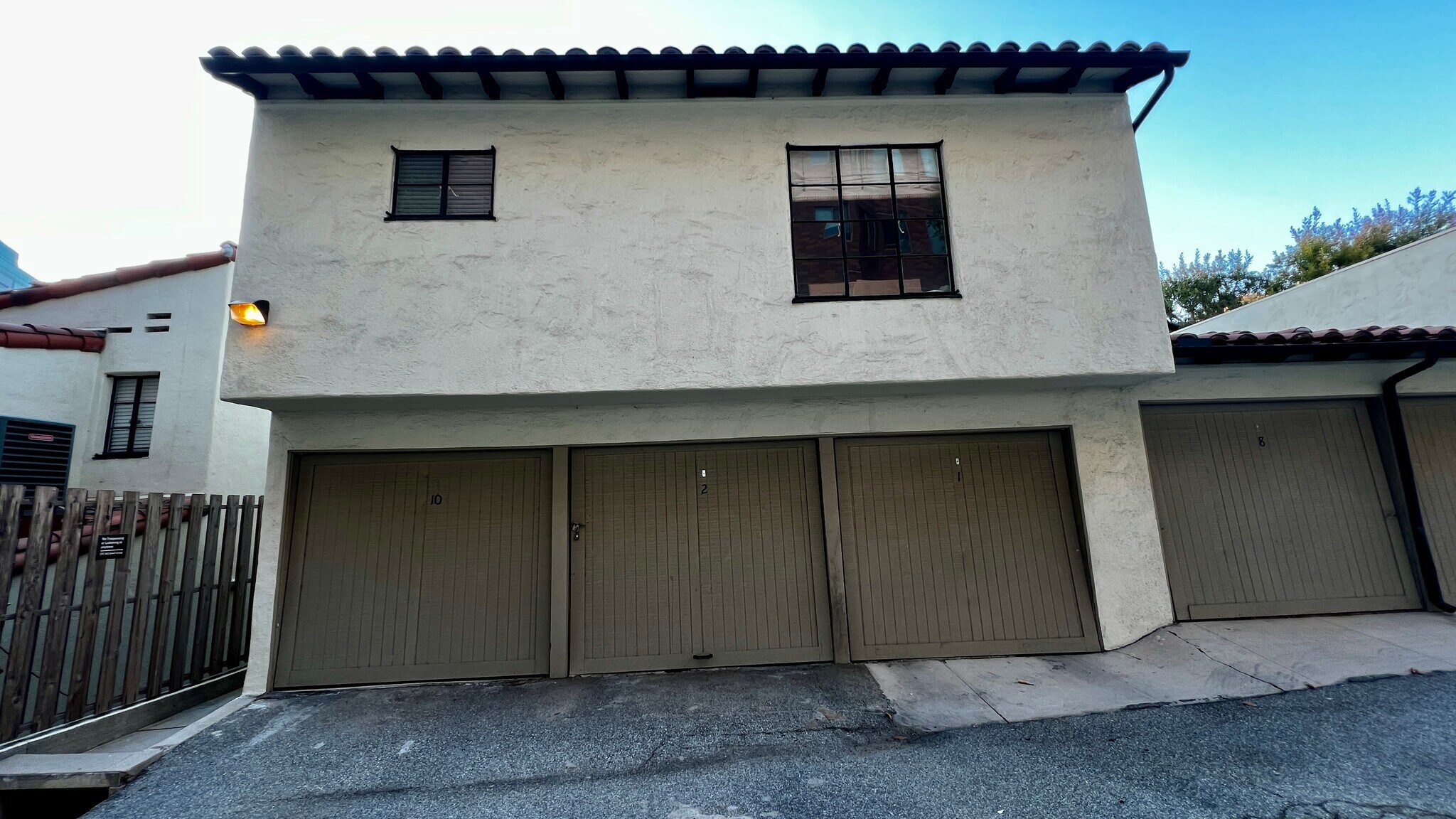 Building Photo - 10830 Lindbrook Dr