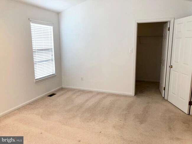 Building Photo - 1081 Chanticleer