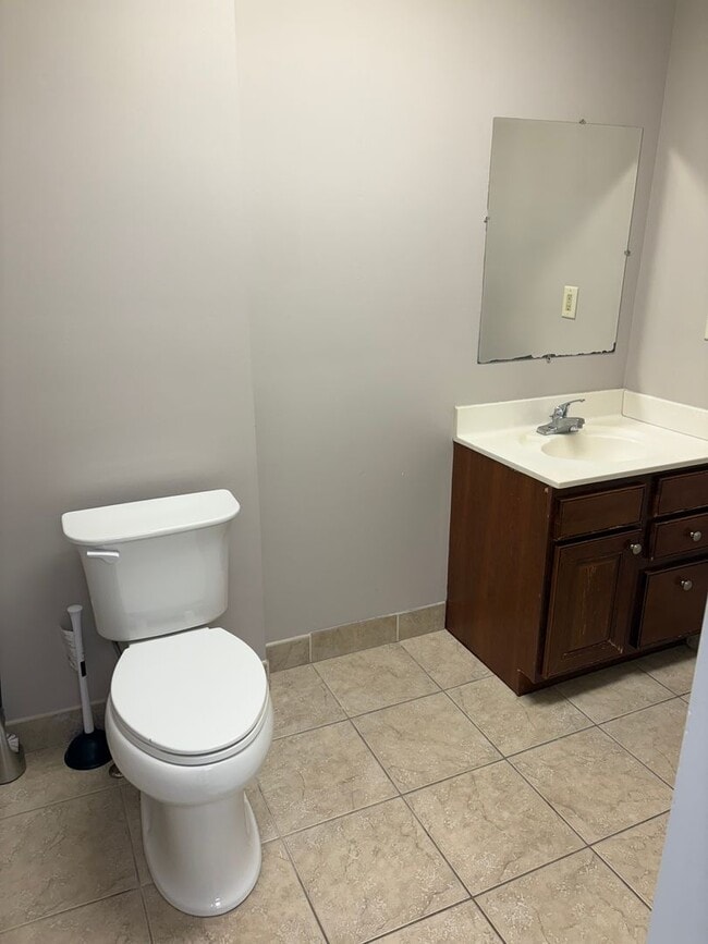 Building Photo - 1988 N High St