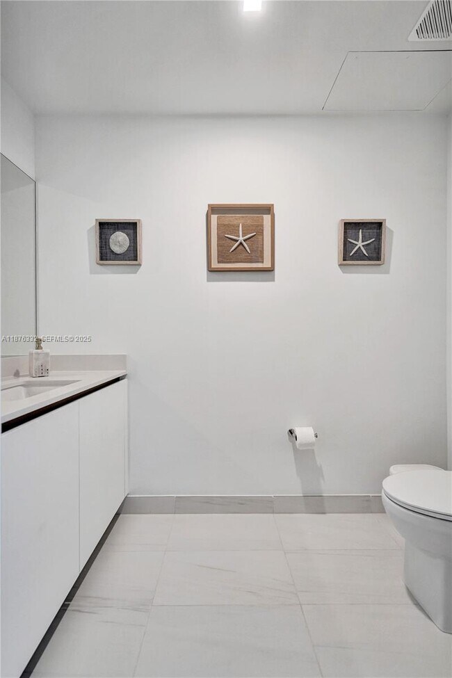 Building Photo - 900 N Ocean Blvd