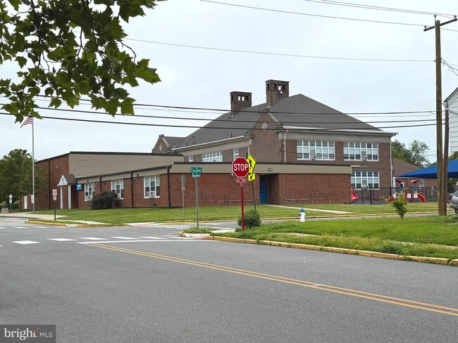 Building Photo - 506 Nassau Ave