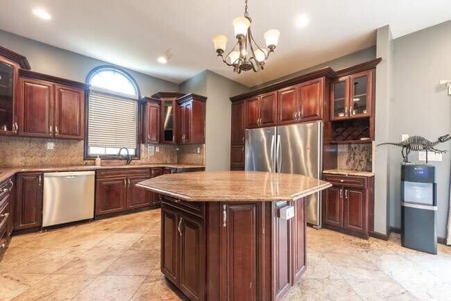 Building Photo - 53 Edward Ave