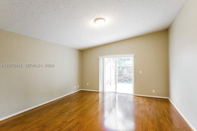 Building Photo - 10841 SW 14th Ct