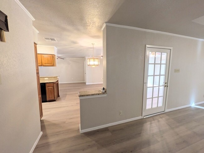 Building Photo - 6618 Cloverbend St