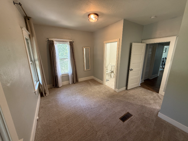 Building Photo - 4059 Ridge St