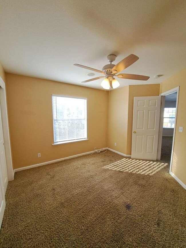 Building Photo - Elegant 4 Bedroom Home w/ Upstairs Loft Mo...