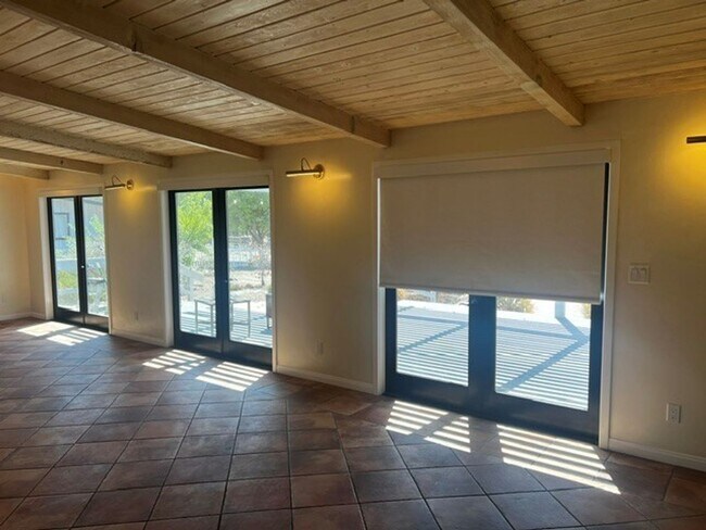 Building Photo - 1701 Calzada Ave