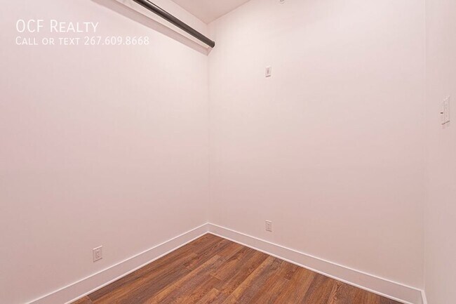 Building Photo - 1211 Bainbridge St