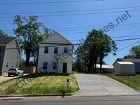 Building Photo - New 3 bed 2.5 bath home in Hickory!