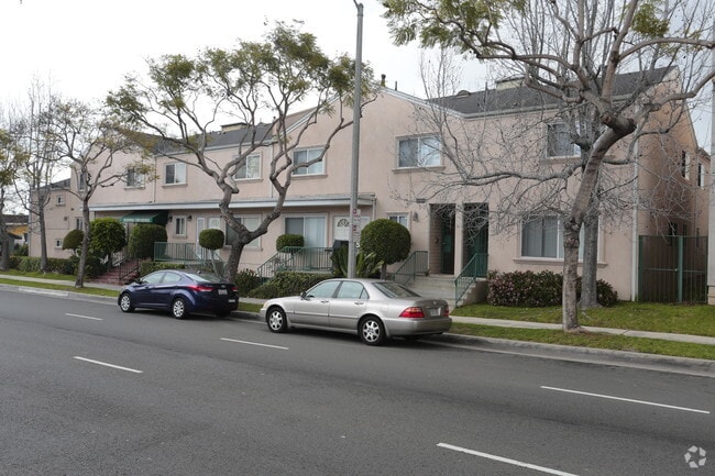 Building Photo - Redondo Townhomes