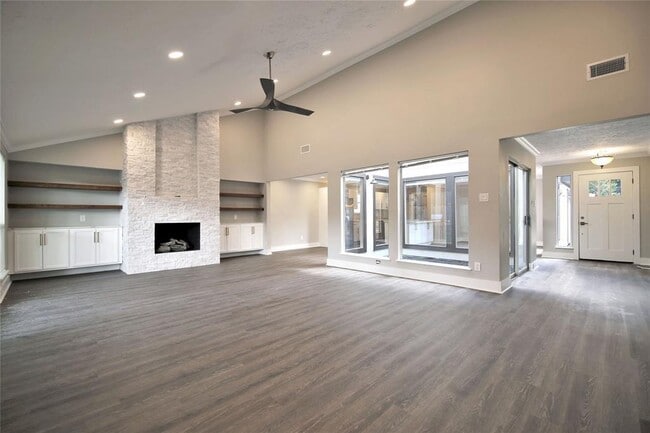 Building Photo - 15610 Stoney Fork Dr