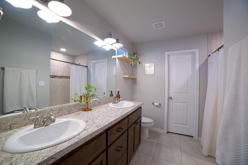 Building Photo - 1169 Alta Vista Ln