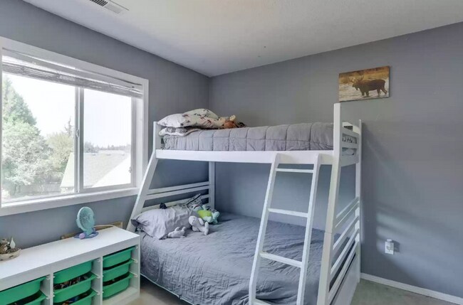 Building Photo - Lovely 3 bedroom Home in Pioneer Place!