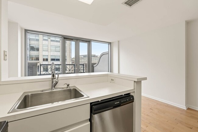 Building Photo - Penn Quarter Condo