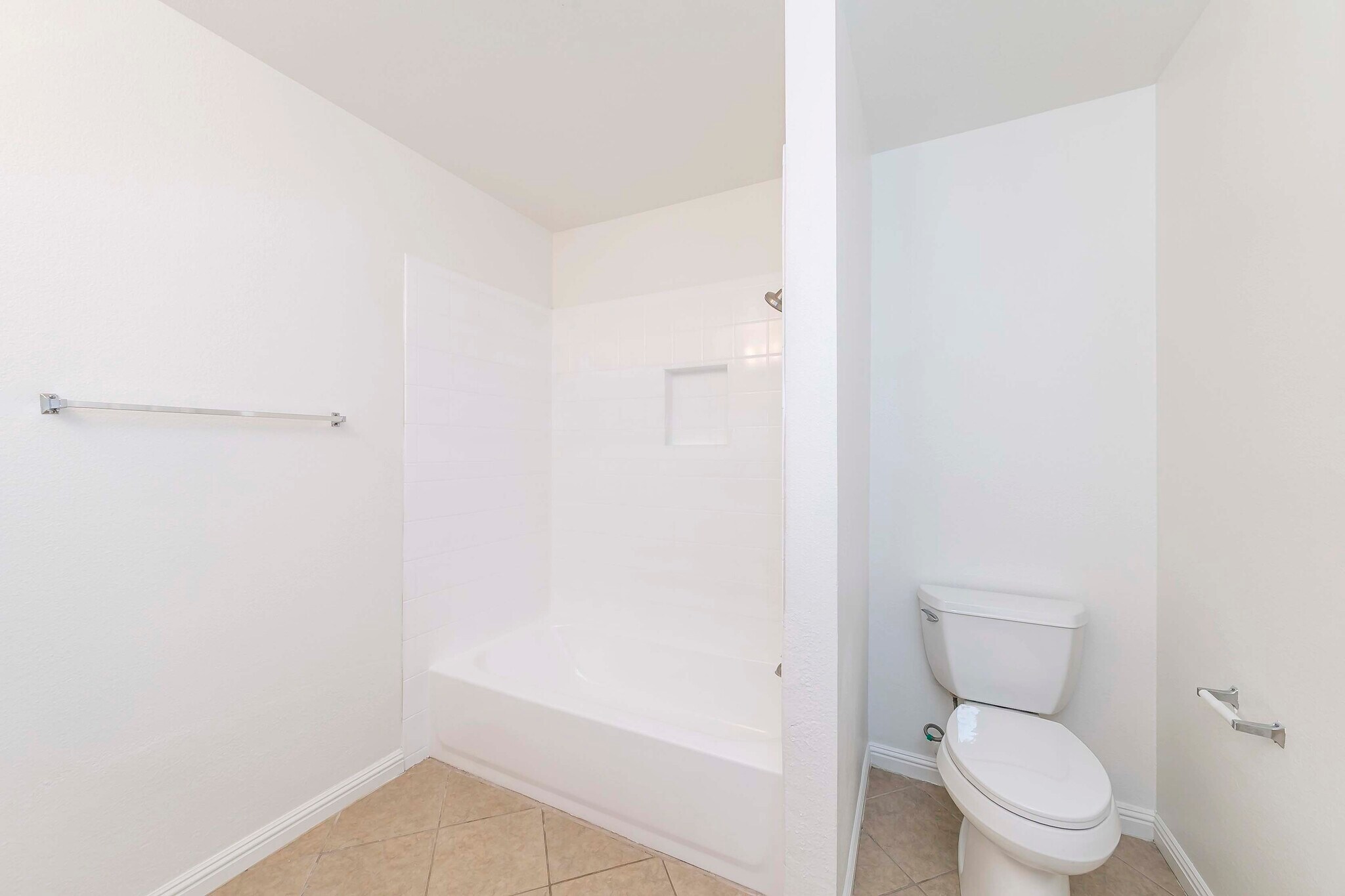 Building Photo - 2423 Coventry Cir