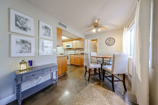 Building Photo - 8531 E Belleview St