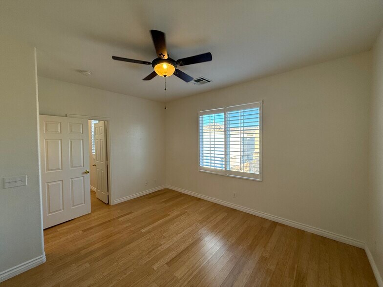 Building Photo - 10187 Sunshine Village Pl