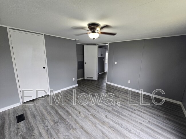 Building Photo - 700 W Ridgeway Ave