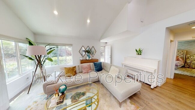 Building Photo - 1120 Acebo Corte