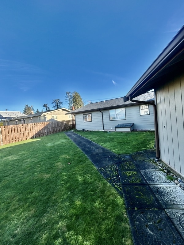 Building Photo - 606 Mead Ave