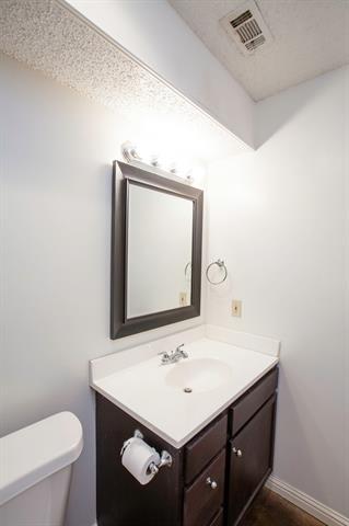 Building Photo - 2025 Lorient Dr