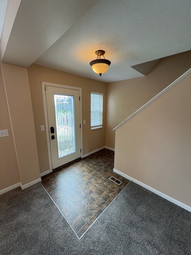 Building Photo - 5095 Oak Creek Trail