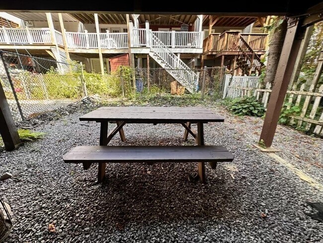 Building Photo - 474 E 7th St