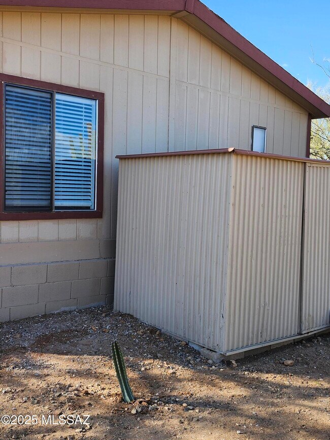 Building Photo - 9800 W Picture Rocks Rd