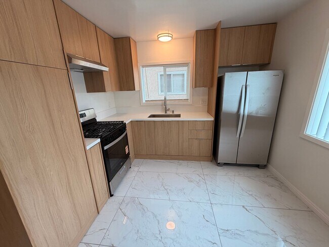 Building Photo - Completely Remodeled 2 Bed, 1 Bath in San Pedro w/ Garage Parking!