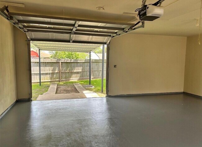 Building Photo - 1601 Washington Dr