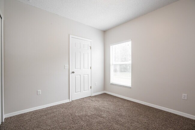 Building Photo - 1009 Dudley Dr