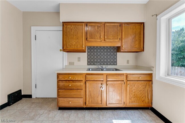 Building Photo - 3289 W 130th St