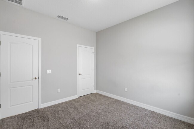 Building Photo - 5574 SW 128th Pl